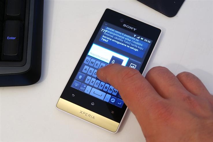 Sony Xperia Miro (19).jpg